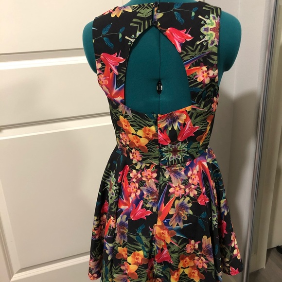 Sans Souci Dress - Picture 8 of 11